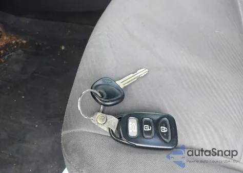 2013 Hyundai Elantra Gls z USA, uszkodzony, nr VIN KMHDH4AE4DU501995